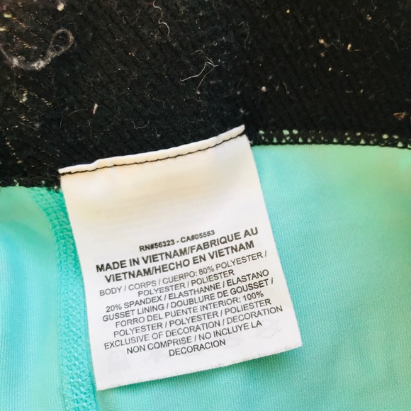 Nike Pro Polka Dot Geometric Capris - Picture 2 of 4